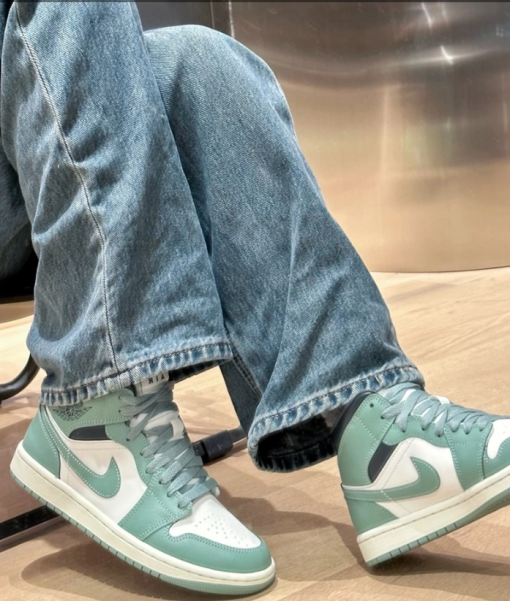 Giày Nike Air Jordan 1 Mid Jade Smoke BQ6472 130 - Hình ảnh 4