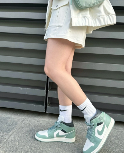 Giày Nike Air Jordan 1 Mid Jade Smoke BQ6472 130 - Hình ảnh 3